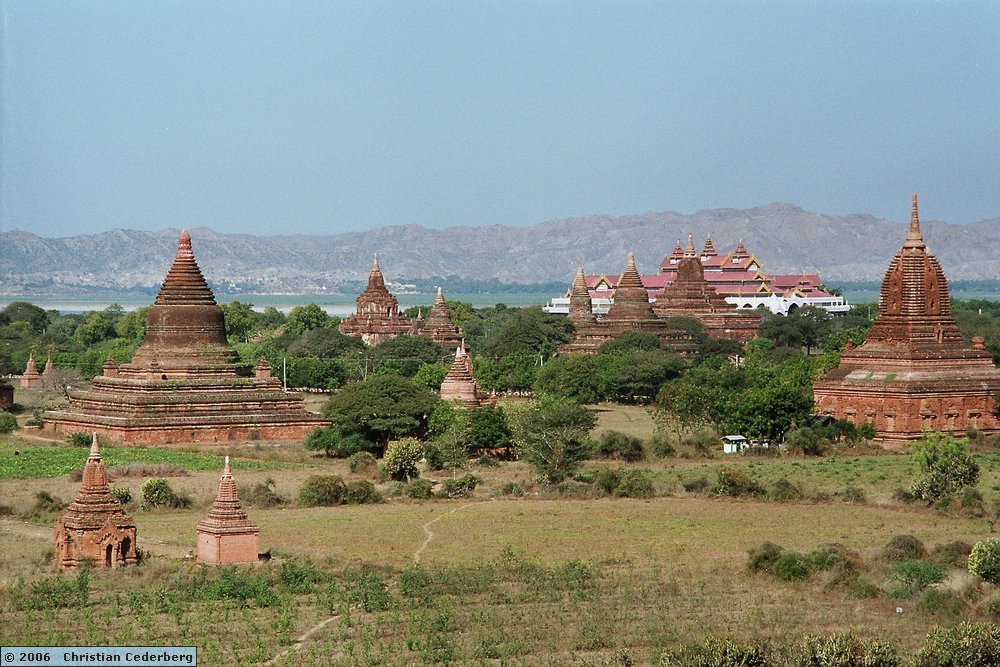 2006-02-14 (48) Old Bagan - Pagodas.jpg