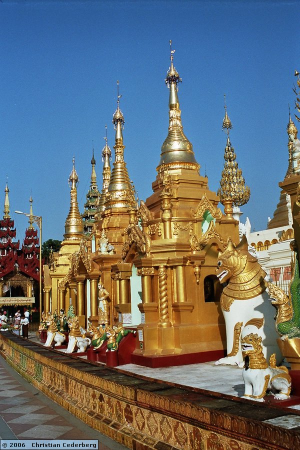 2006-02-22 (09) Rangoon - Shwedagon Pagoda.jpg