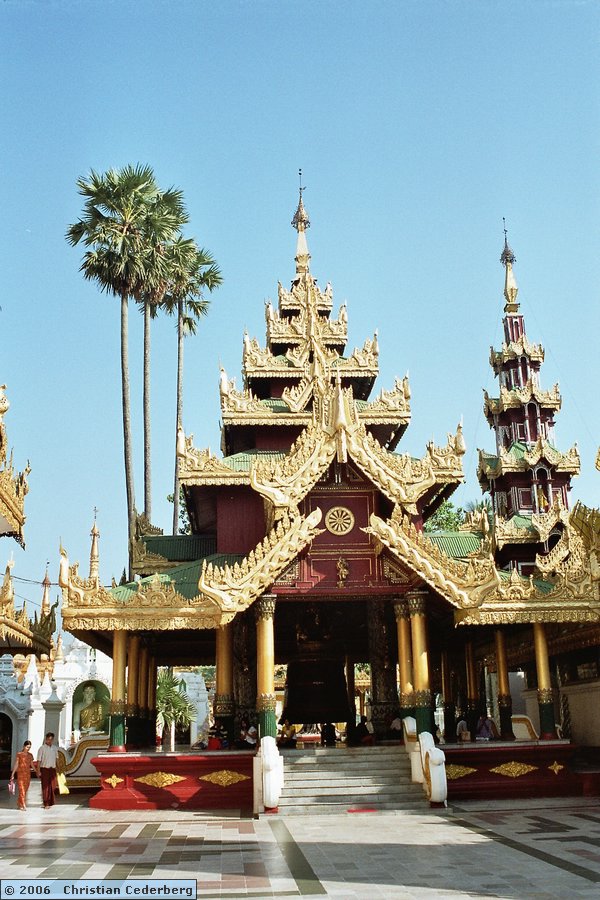 2006-02-22 (21) Rangoon - Shwedagon Pagoda.jpg