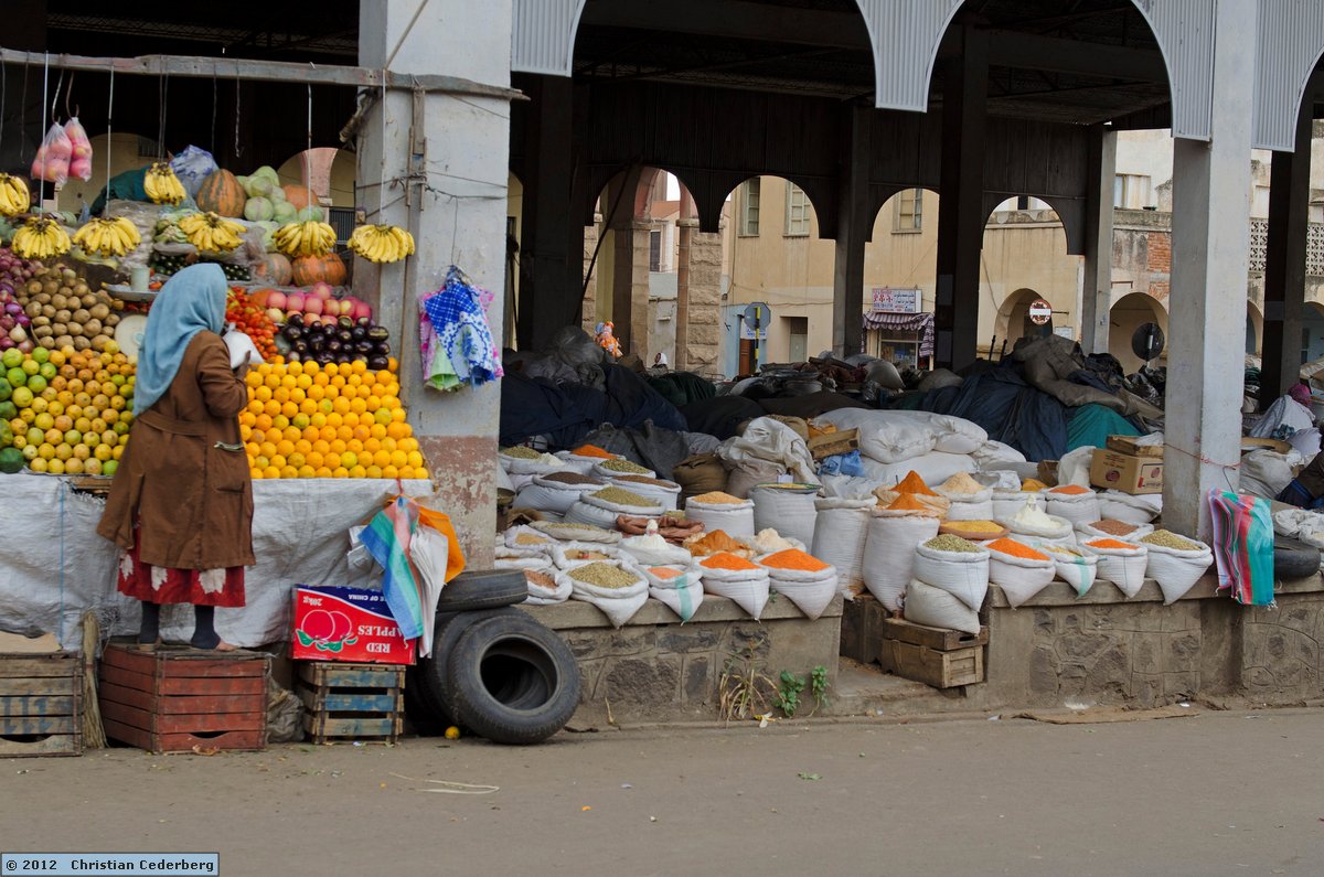 2012-12-21 15.21 Asmara food market.jpg