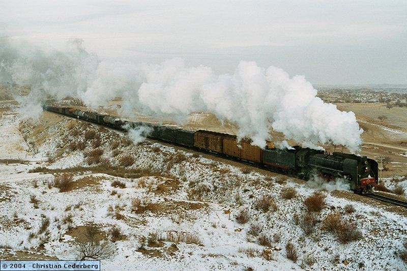 2004-12-08 (18) QJ 7139 with freight train Haoluku - Baiqi near Haoluku.jpg