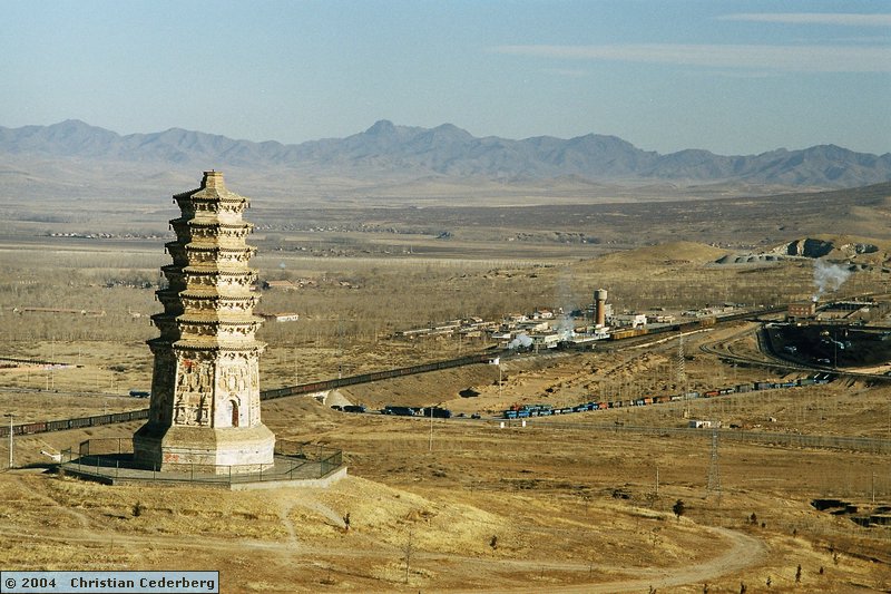 2004-12-12 (18) The pagoda at Lindong.jpg