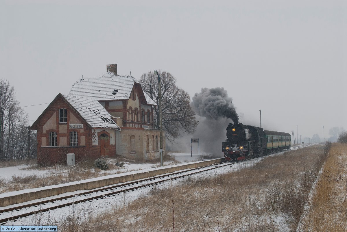 2012-02-09 10.52 Ol49-59 arriving at Ruchocice with Wolsztyn-bound train.jpg