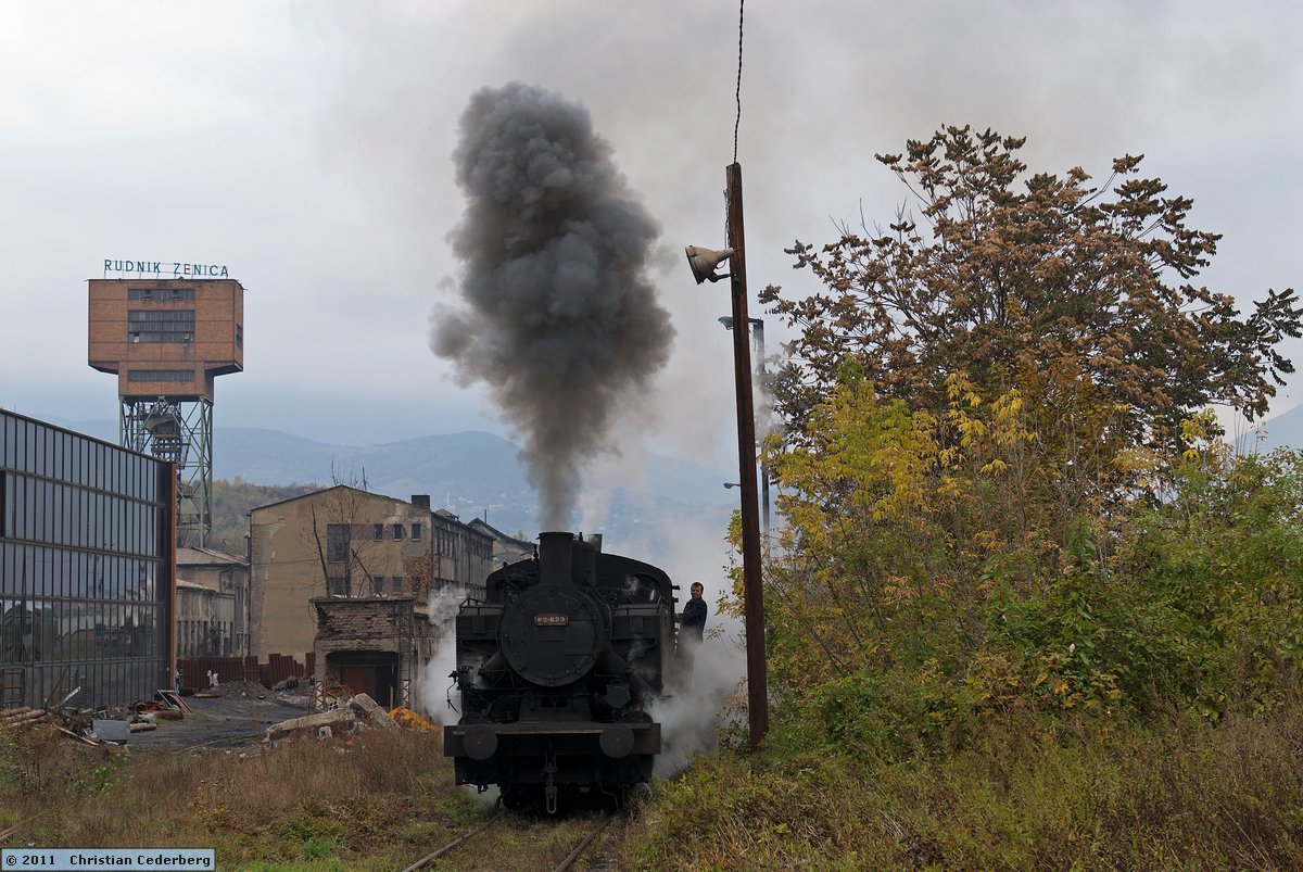 2011-10-24 14.35 62.633 shunting at Zenica Coal Mine.jpg