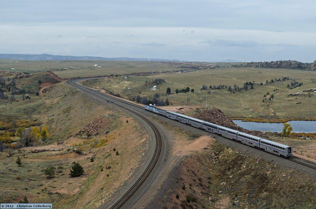 2013-10-09 11.44 Amtrak no. 5 California Zephyr at Dale Junction, Wyoming.jpg